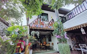 ทวี เกสท์เฮาส์